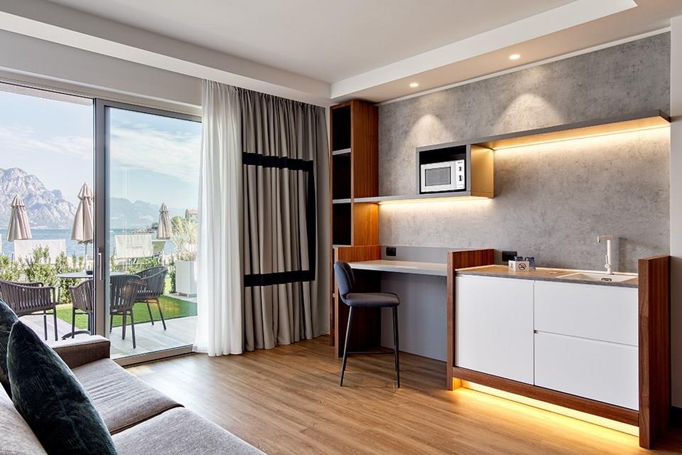 JUNIOR SUITE BEACH – LIVING SUITE